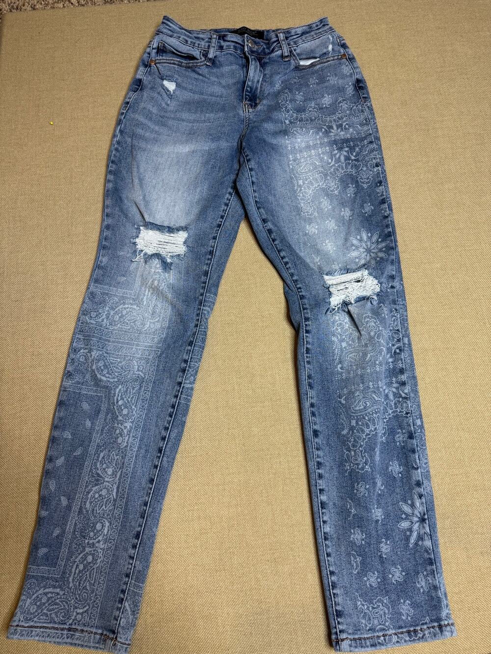 Judy Blue JB88559 Boyfriend Jeans Women 5/27 Paisley Bandana Distressed 32”